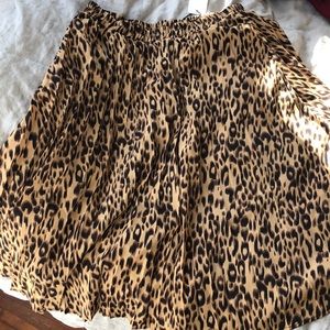 Pleated leopard print skirt